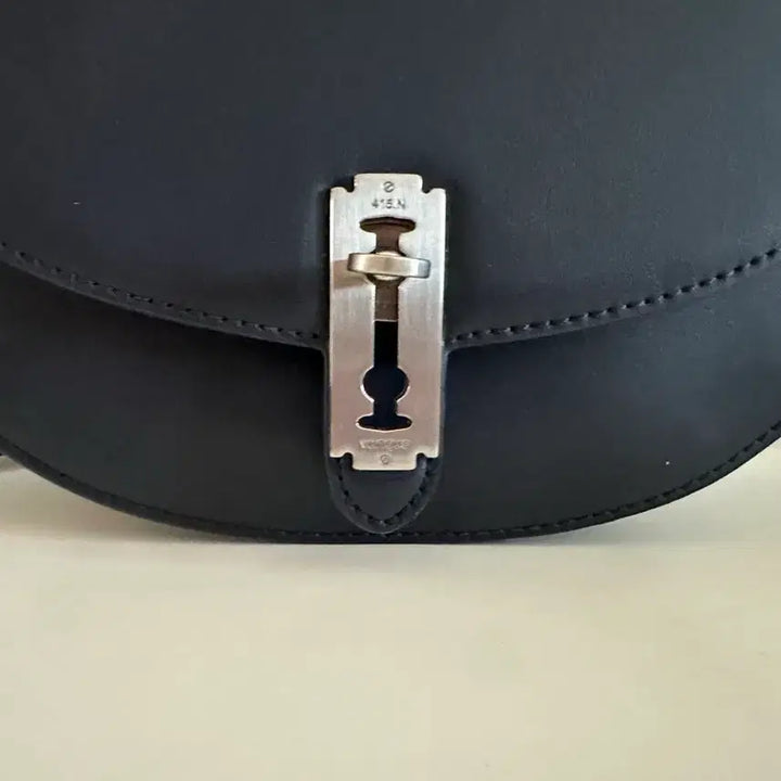 [BUNJANG] Vunque Leather Shoulder Bag (Deep Navy) / 분크 가죽 숄더백 (딥네이비)