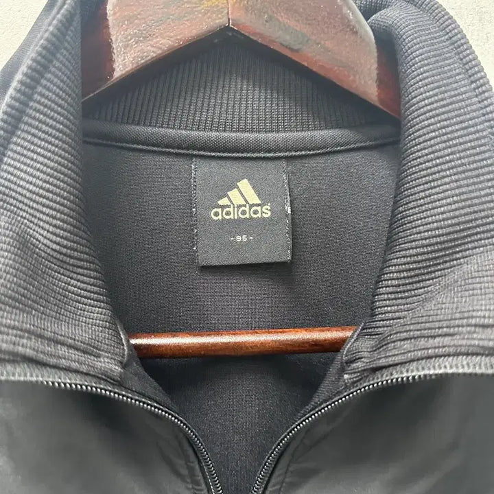 [BUNJANG] Adidas Black/Gold 3-Stripes Track Top 95 / [만원 아라비아빈티지]아디다스 블랙/금색 삼선 트랙탑 95