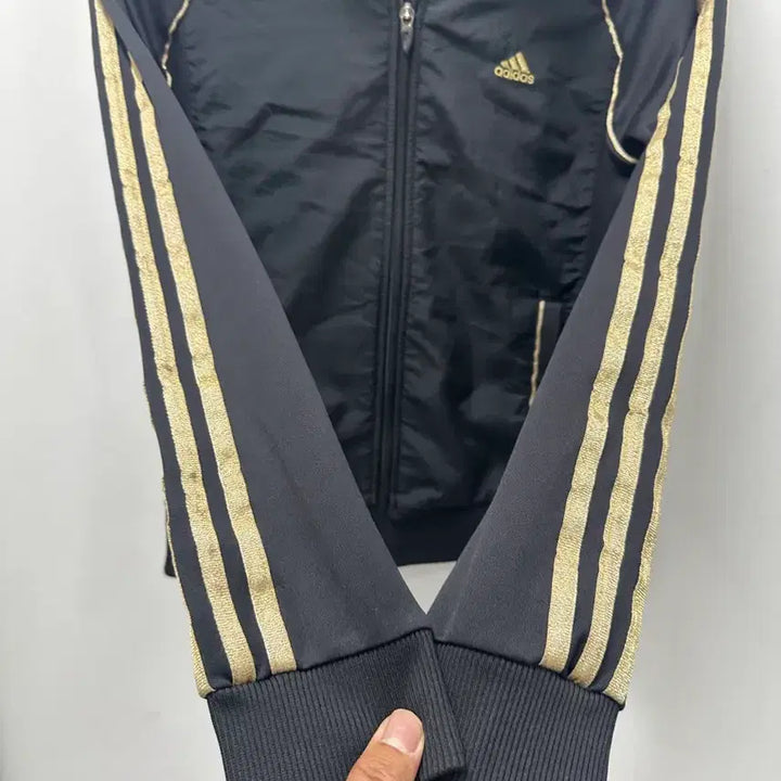 [BUNJANG] Adidas Black/Gold 3-Stripes Track Top 95 / [만원 아라비아빈티지]아디다스 블랙/금색 삼선 트랙탑 95