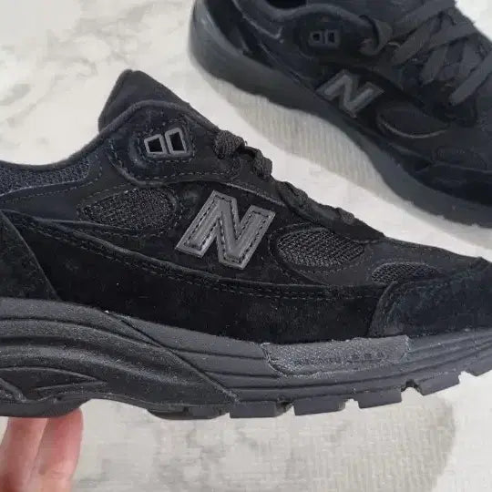 [BUNJANG] New Balance 992EA Triple Black Sneakers / 뉴발란스 992 ea 트리플 블랙 245