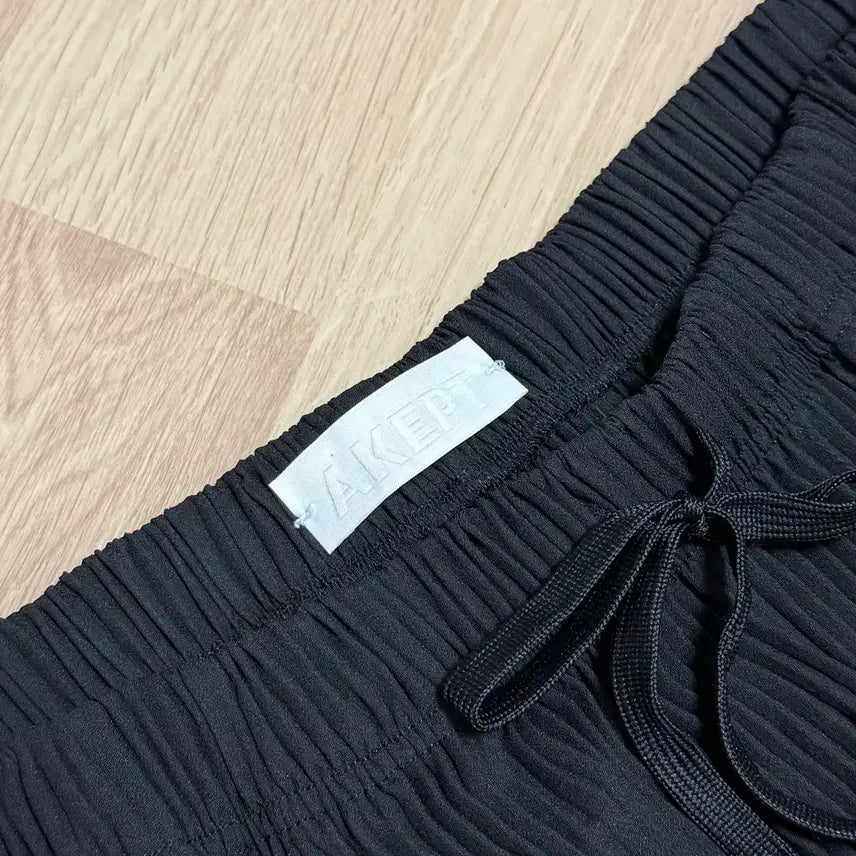 [SOLD OUT] AKEPT 아켑트 플리츠 와이드 팬츠 블랙 F 한번도안입음