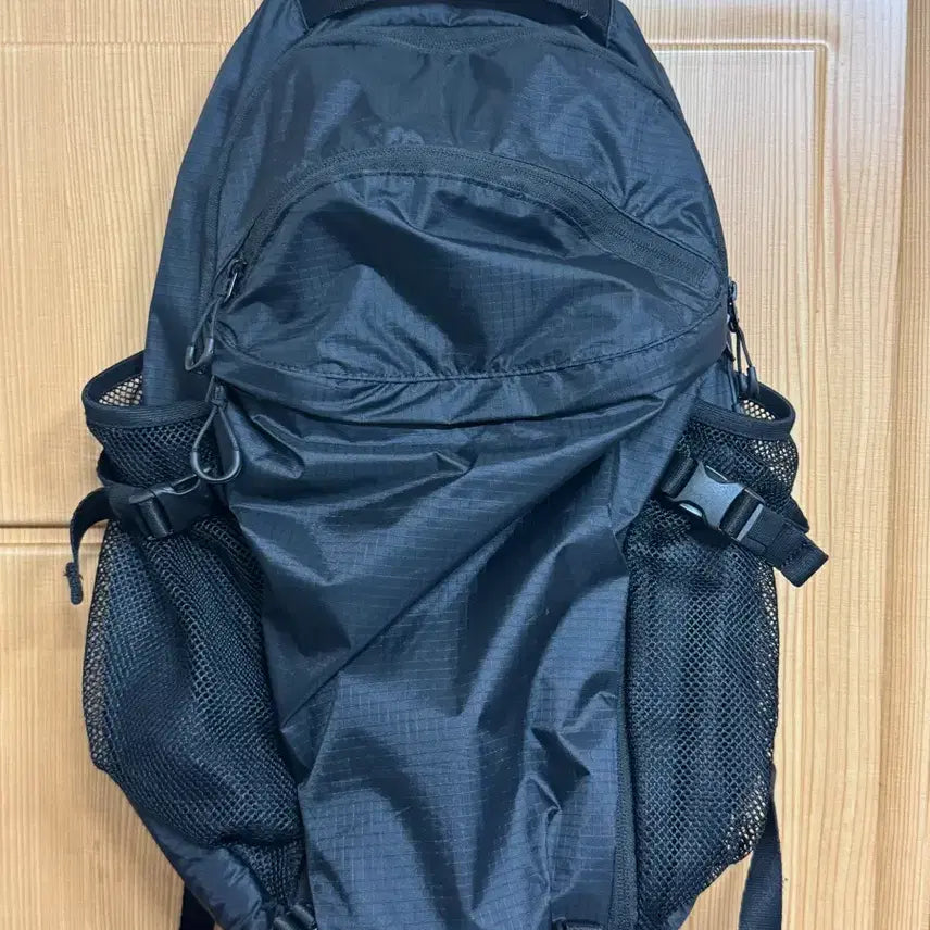 [BUNJANG] Musinsa Standard Ripstop Curved Pocket Hiking Backpack - Black / 무신사 스탠다드 립스탑 커브드 포켓 하이킹 백팩 [블랙]