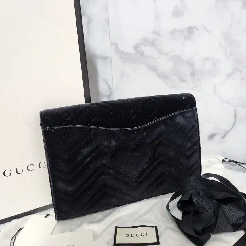 [BUNJANG] Gucci Marmont Velvet Clutch Bag Black / 구찌 마몽 벨벳 블랙 클러치백