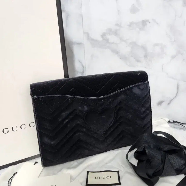 [BUNJANG] Gucci Marmont Velvet Clutch Bag Black / 구찌 마몽 벨벳 블랙 클러치백