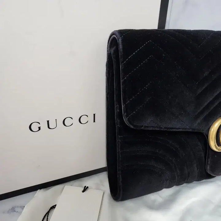 [BUNJANG] Gucci Marmont Velvet Clutch Bag Black / 구찌 마몽 벨벳 블랙 클러치백