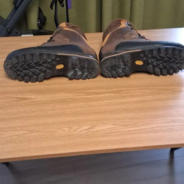 [BUNJANG] La Sportiva Mid-Cut Hiking Boots Size 270 / 라스포티바 중등산화 270