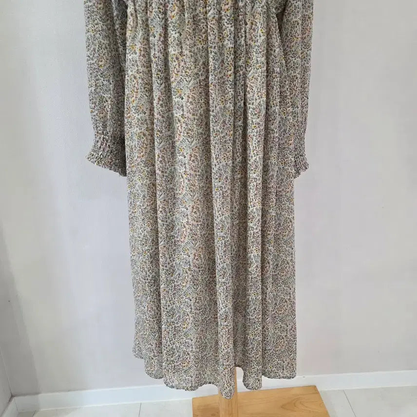 [BUNJANG] Enc Floral Print Long Dress / Enc s 잔꽃무늬 롱 원피스 86-91-162