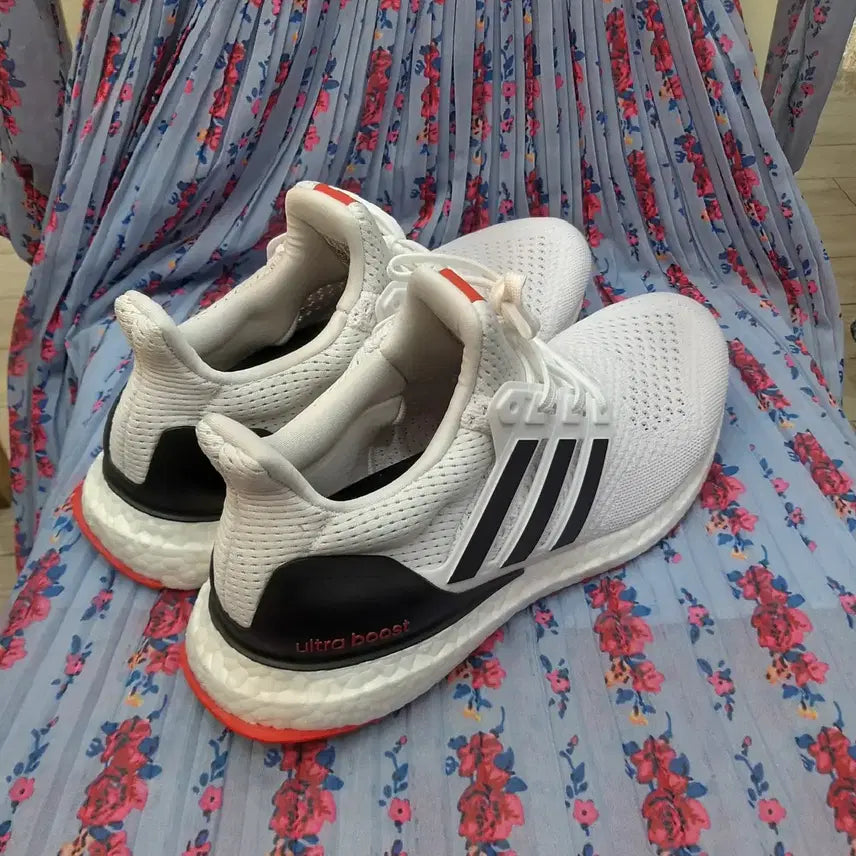 [BUNJANG] Adidas Ultraboost White Black 270mm / 아디다스 울트라부스트 화이트 블랙 270mm