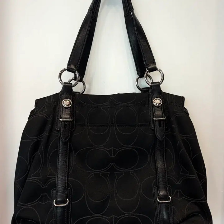 [BUNJANG] Coach Black Signature Shoulder Bag / 코치 블랙 시그니처 숄더백