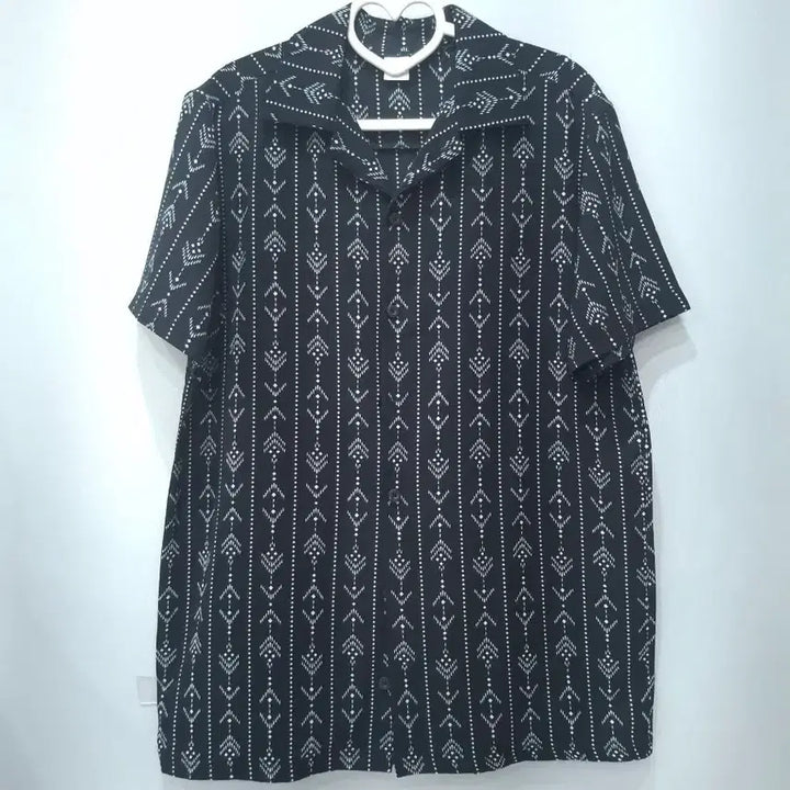 [BUNJANG] Black Pattern Short Sleeve Shirt / 블랙 패턴 반팔 남방 셔츠