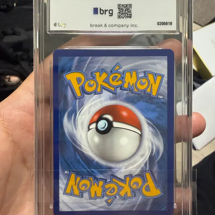 [BUNJANG] Pokemon Card North American Surfing Pikachu VMAX Full Art / 포켓몬 카드 북미 서핑 피카츄 VMAX 풀아트 brg9 민트