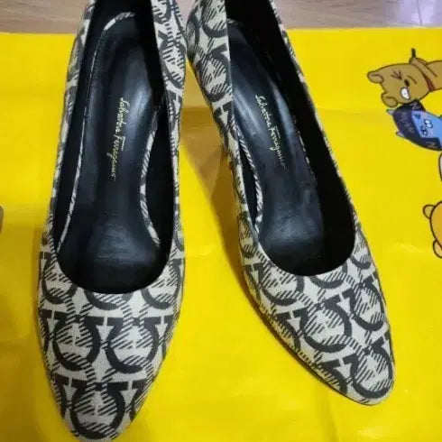 [BUNJANG] Salvatore Ferragamo Gancini Logo Pattern Heels / 페라가모 로고 패턴 여성 간치니구두245~250