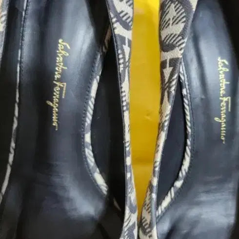 [BUNJANG] Salvatore Ferragamo Gancini Logo Pattern Heels / 페라가모 로고 패턴 여성 간치니구두245~250