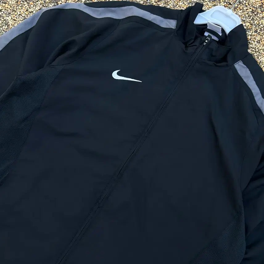[BUNJANG] Nike Black Windbreaker Jacket / 나이키 블랙 바람막이