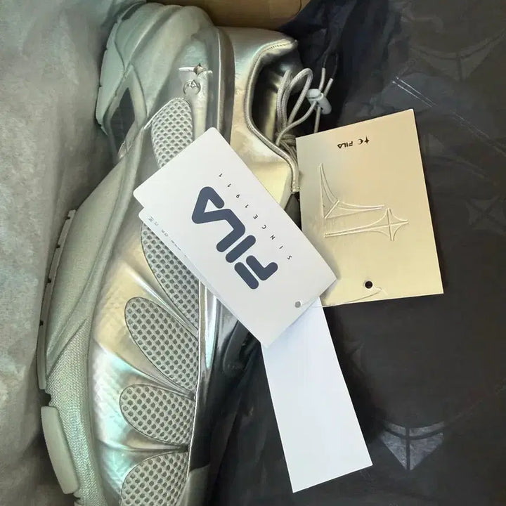 [BUNJANG] Thug Club x Fila Replica 2002 White / 떠그클럽x휠라 필라 콜라보 레플리카2002 화이트 새상품 판매