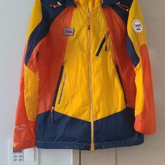 [BUNJANG] Thrashpass Windbreaker (100 Size, 53cm Chest) / 트래쓰패쓰바람막이~~100(가반53)