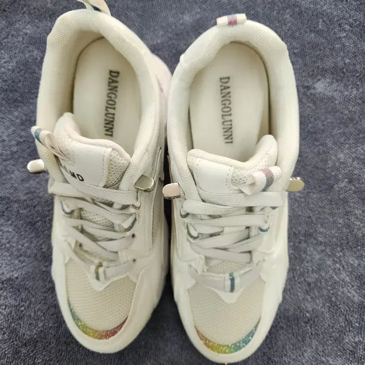 [BUNJANG] Unique Pearl Material Height-Increasing Sneakers / 단골언니 유니크 펄소재 키높이 스니커즈(38)