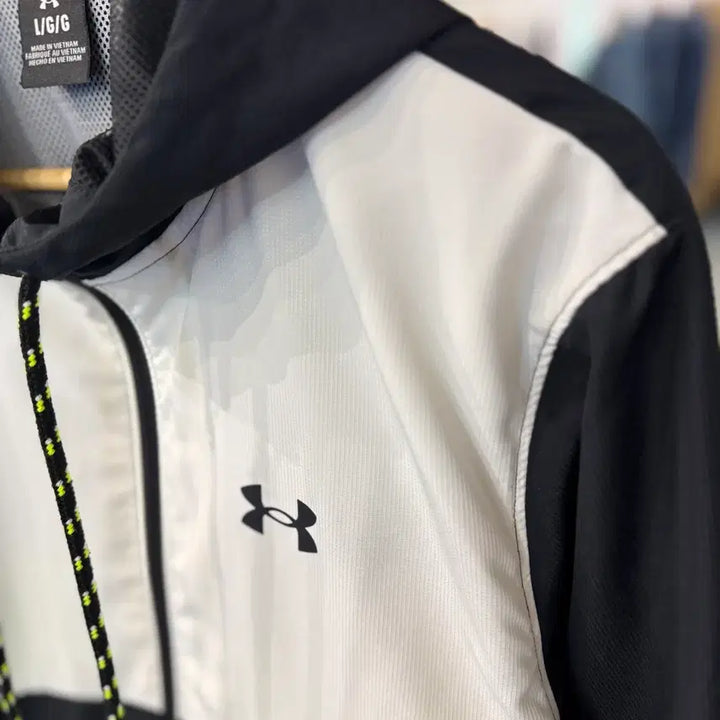 [BUNJANG] Under Armour Color Block Windbreaker Jacket / [택포] [L] 언더아머 컬러배색 바람막이