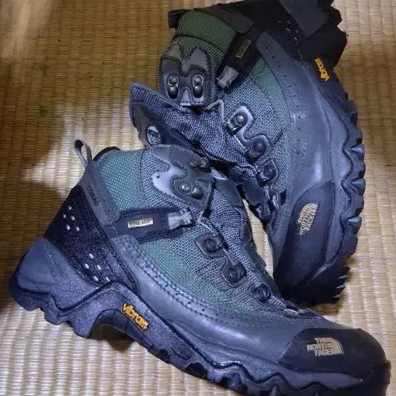 [BUNJANG] The North Face Gore-Tex Mid-Top Hiking Boots (Unisex 245/250) / 노스페이스 고어텍스 경등산화 245(250) 공용 택비포함