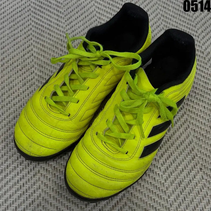 [BUNJANG] Adidas Fluorescent Soccer Cleats 225 / 아디다스 형광색 축구화 225