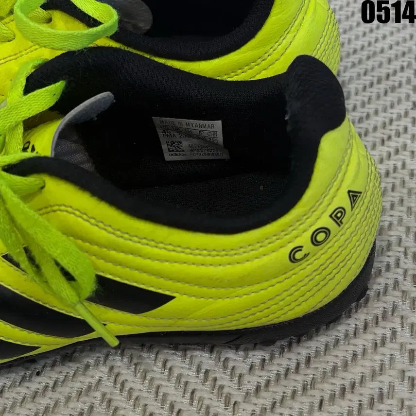 [BUNJANG] Adidas Fluorescent Soccer Cleats 225 / 아디다스 형광색 축구화 225