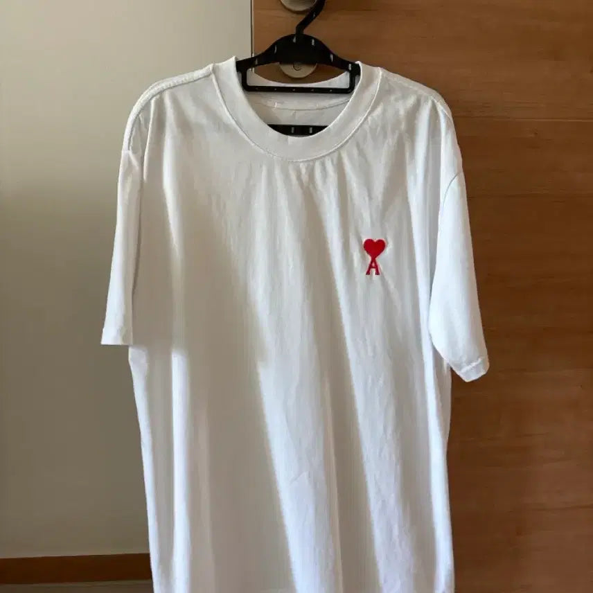 [BUNJANG] Small Heart White T-Shirt / 스몰 하트 화이트 반팔