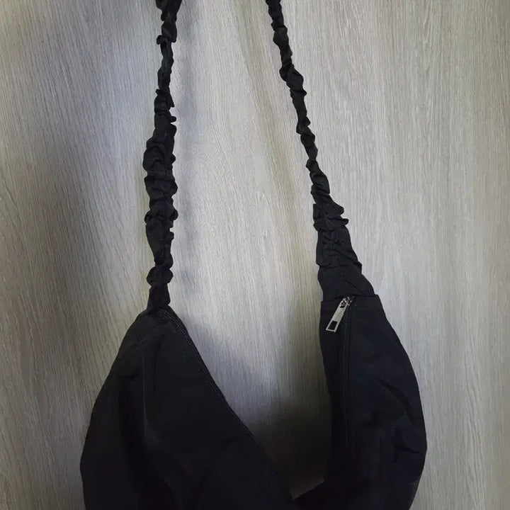 [BUNJANG] 8seconds Shirring Round Crossbody Bag Black / 에잇세컨즈 셔링 라운드 크로스백