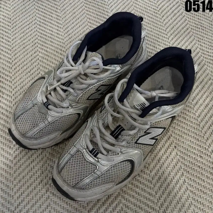[BUNJANG] New Balance Running Shoes White Silver 235 / 뉴발란스 런닝화 흰색 실버 235