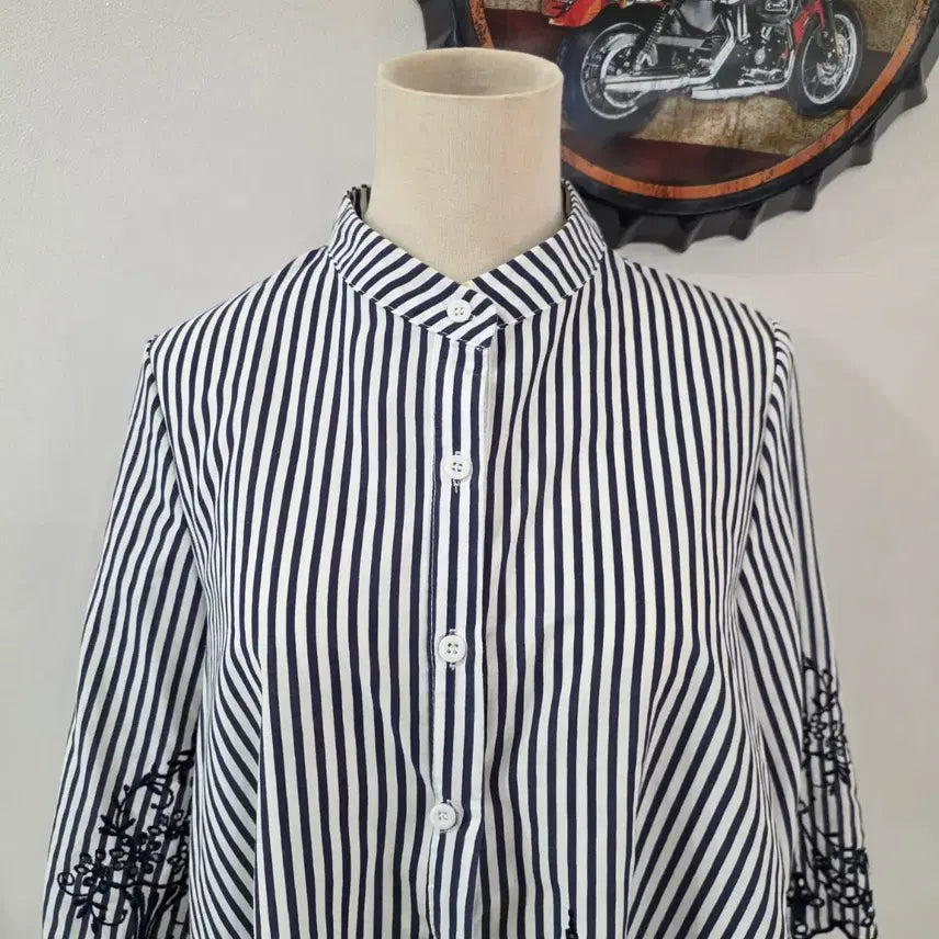 [BUNJANG] 8seconds Striped Embroidered Blouse Free Size / 8세컨즈 스트라이프 자수 블라우스 free