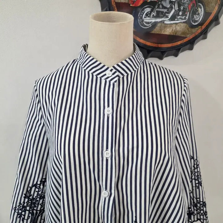 [BUNJANG] 8seconds Striped Embroidered Blouse Free Size / 8세컨즈 스트라이프 자수 블라우스 free