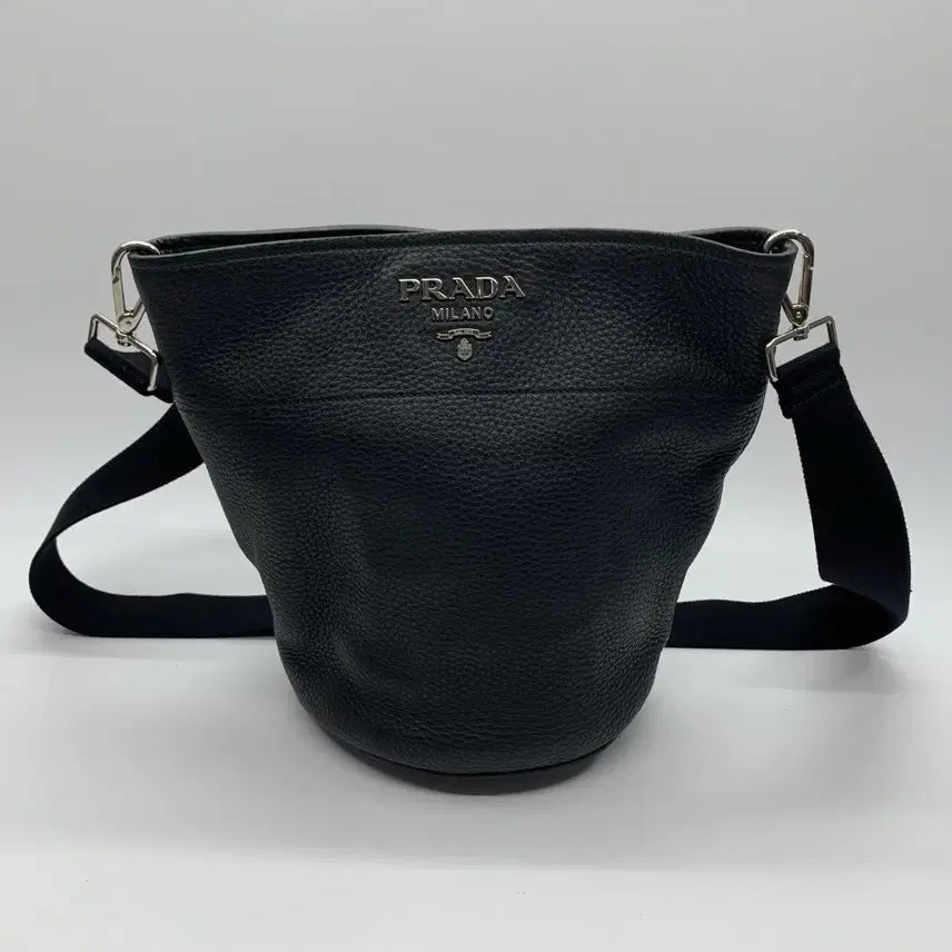 [BUNJANG] Prada Black Leather Bucket Crossbody Bag 1BE012 / 267001761 프라다 블랙 레더 버킷백 크로스백 1BE012
