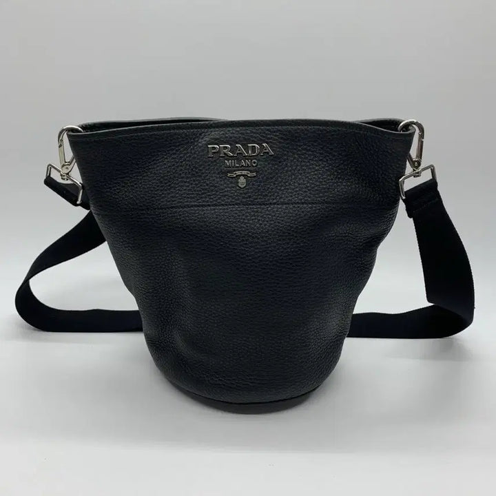[BUNJANG] Prada Black Leather Bucket Crossbody Bag 1BE012 / 267001761 프라다 블랙 레더 버킷백 크로스백 1BE012