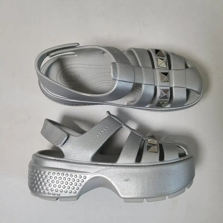 [BUNJANG] Crocs Stomp Stud Metallic Fisherman Sandals M5W7 / (무료배송) 240mm 크록스 샌들 m5w7