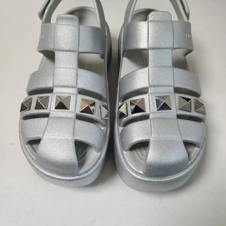 [BUNJANG] Crocs Stomp Stud Metallic Fisherman Sandals M5W7 / (무료배송) 240mm 크록스 샌들 m5w7