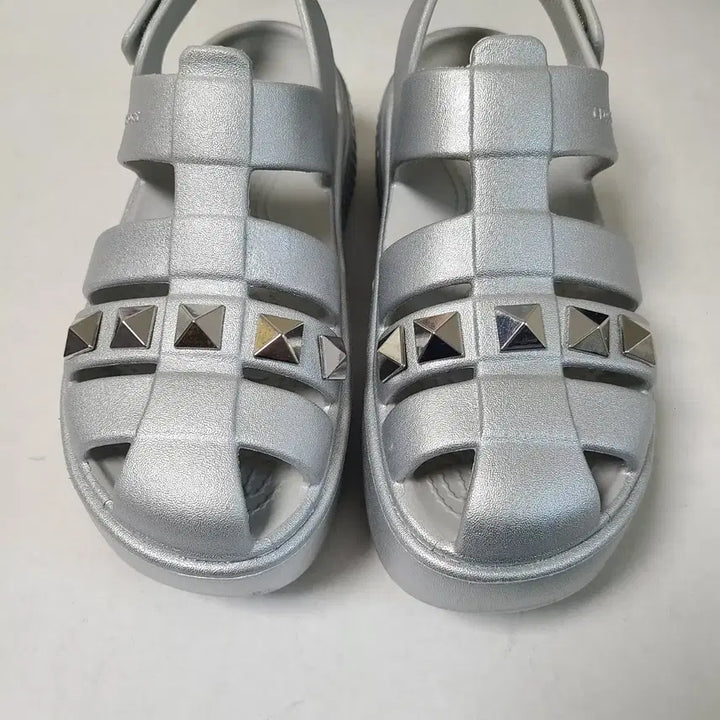 [BUNJANG] Crocs Stomp Stud Metallic Fisherman Sandals M5W7 / (무료배송) 240mm 크록스 샌들 m5w7