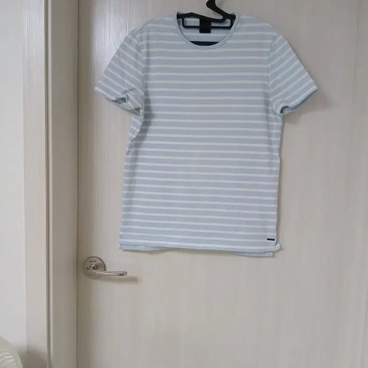 [BUNJANG] Hugo Boss Striped Short Sleeve T-Shirt Light Blue / 휴고보스 스트라이프 반팔 티셔츠 하늘색