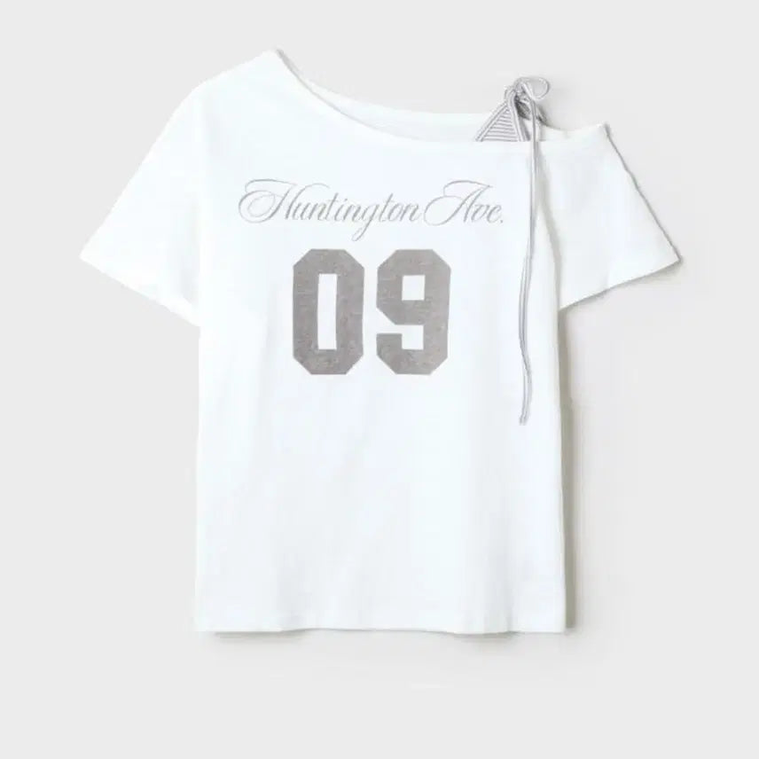 [BUNJANG] SPAO Letter Numbering Off-Shoulder Short Sleeve T-Shirt White / 스파오 레터 넘버링 오프숄더 반팔 티 화이트