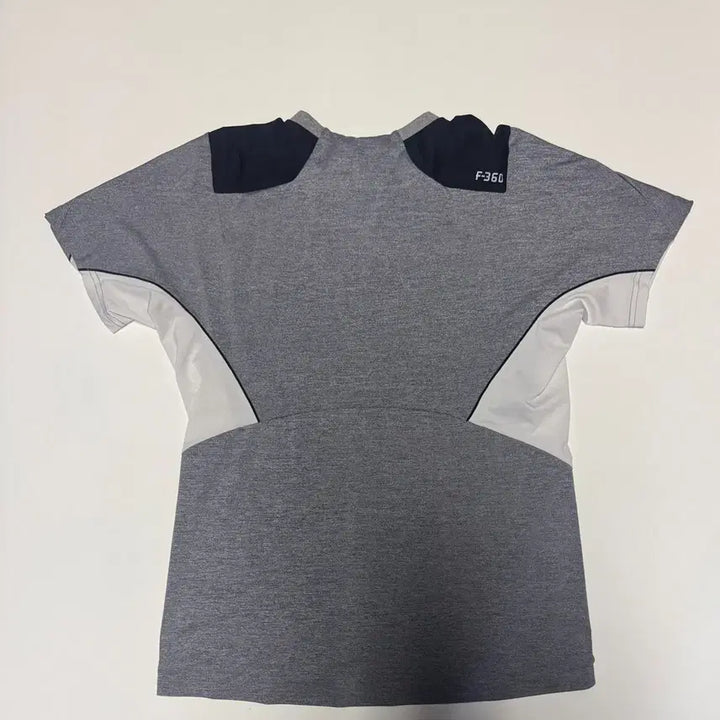 [BUNJANG] Descente Training Functional Short Sleeve T-Shirt Gray M / 데상트 트레이닝 기능성 반팔 티셔츠 그레이 M