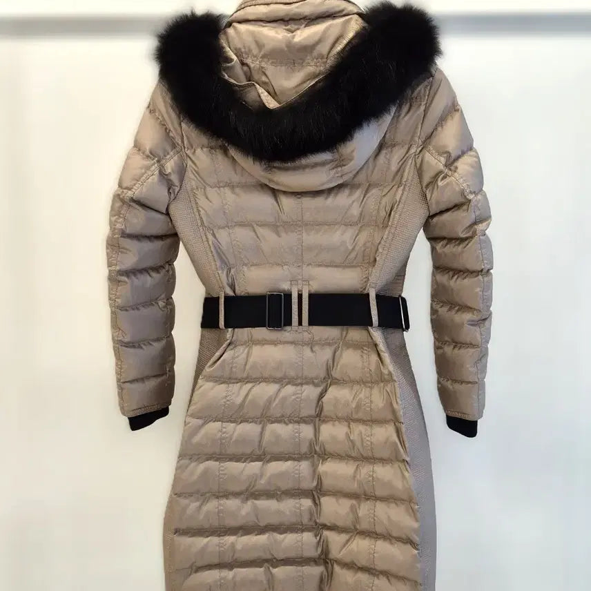 [BUNJANG] Burberry Fox Fur Trimmed Hood Down Coat Beige Size 38 / [다올 범어점] 버버리 폭스 퍼 트리밍 후드 다운 코트 베이지 상태 A+