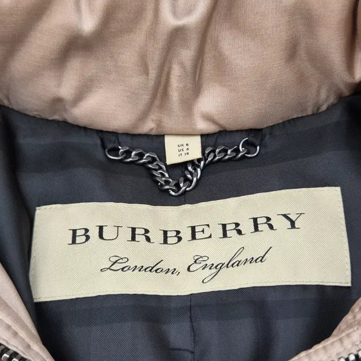 [BUNJANG] Burberry Fox Fur Trimmed Hood Down Coat Beige Size 38 / [다올 범어점] 버버리 폭스 퍼 트리밍 후드 다운 코트 베이지 상태 A+