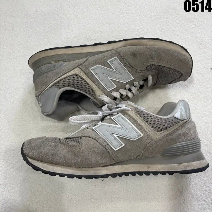 [BUNJANG] New Balance 574 Grey Suede Sneakers (260mm) / 뉴발란스 574 그레이 스웨이드 운동화 260