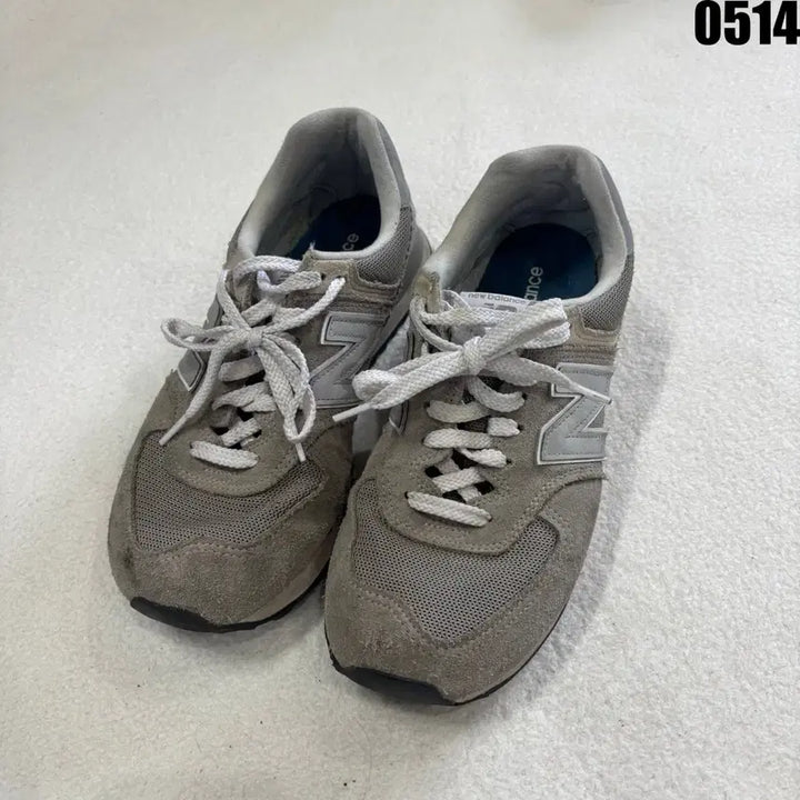 [BUNJANG] New Balance 574 Grey Suede Sneakers (260mm) / 뉴발란스 574 그레이 스웨이드 운동화 260