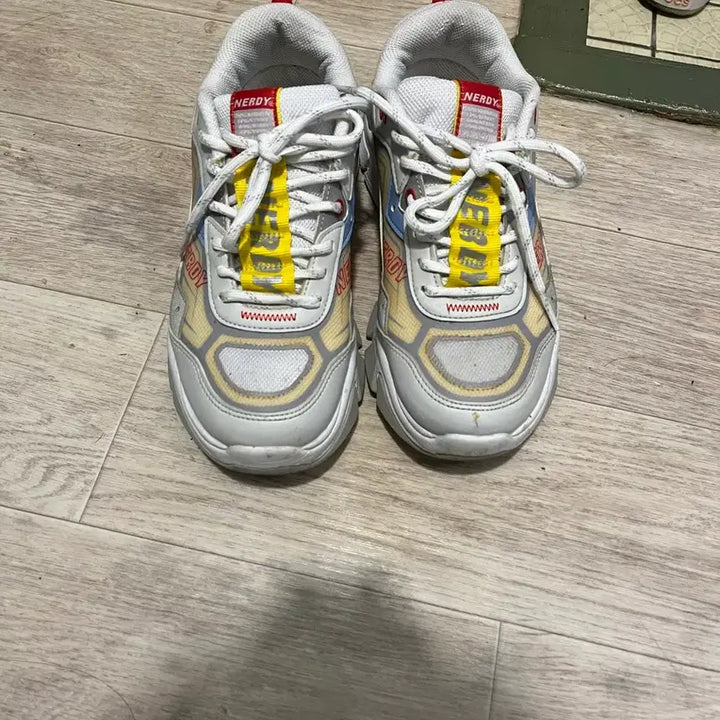 [BUNJANG] Nerdy White &amp; Yellow Sneakers (240) / 널디 NERDY 흰색 운동화