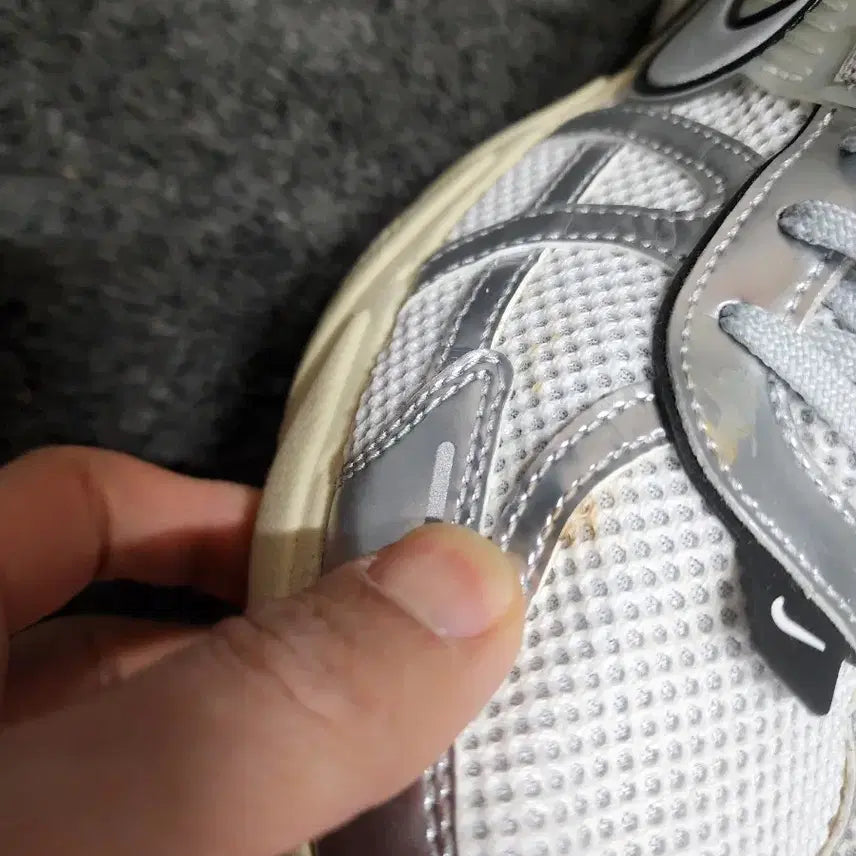 [BUNJANG] Nike V2K Run Silver Size 280 / 나이키 V2K 런  실버 280사이즈