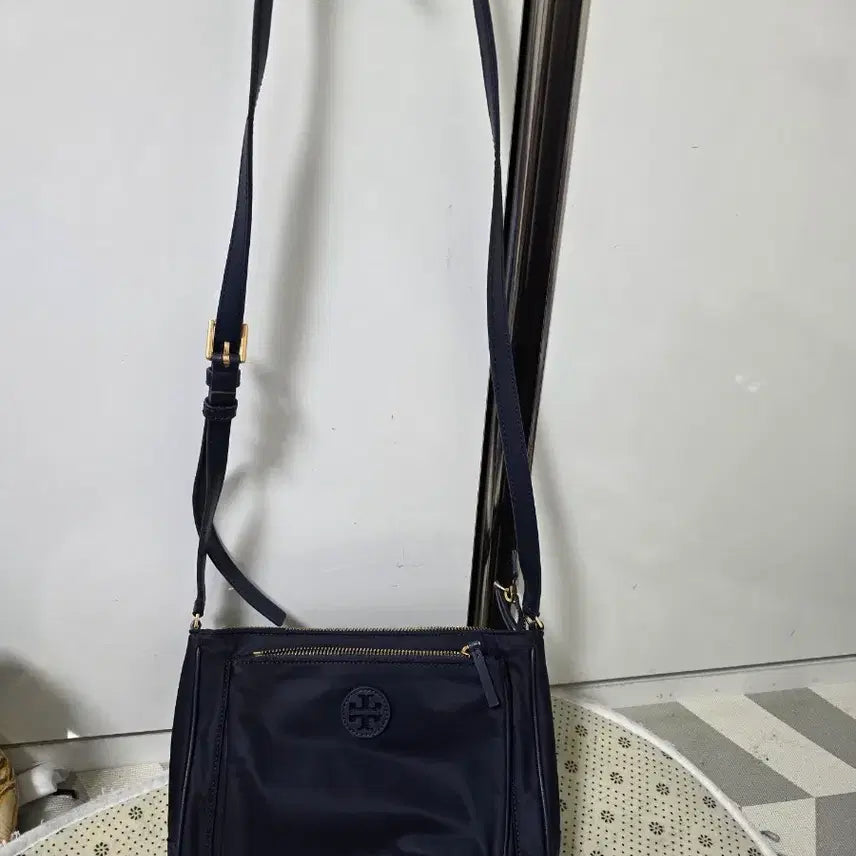[SOLD OUT] 토리버치 네이비 크로스백 가방