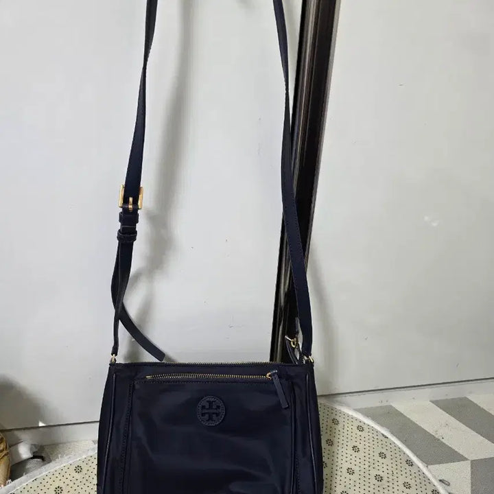 [SOLD OUT] 토리버치 네이비 크로스백 가방