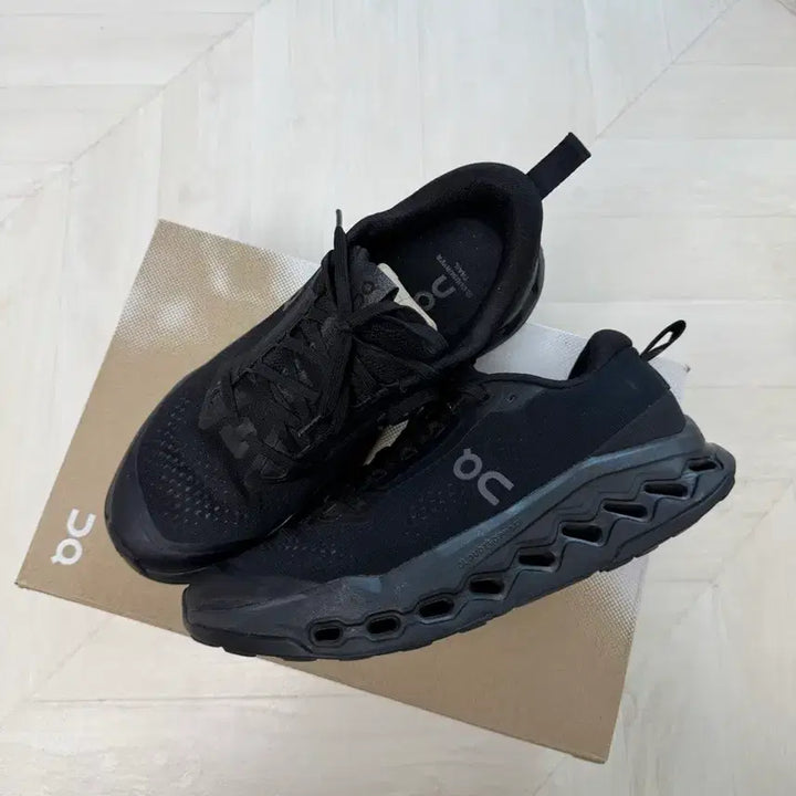 [BUNJANG] On Cloudsurfer Trail 2 Black Running Shoes / On 온러닝 클라우드 서퍼 트레일2 블랙 270