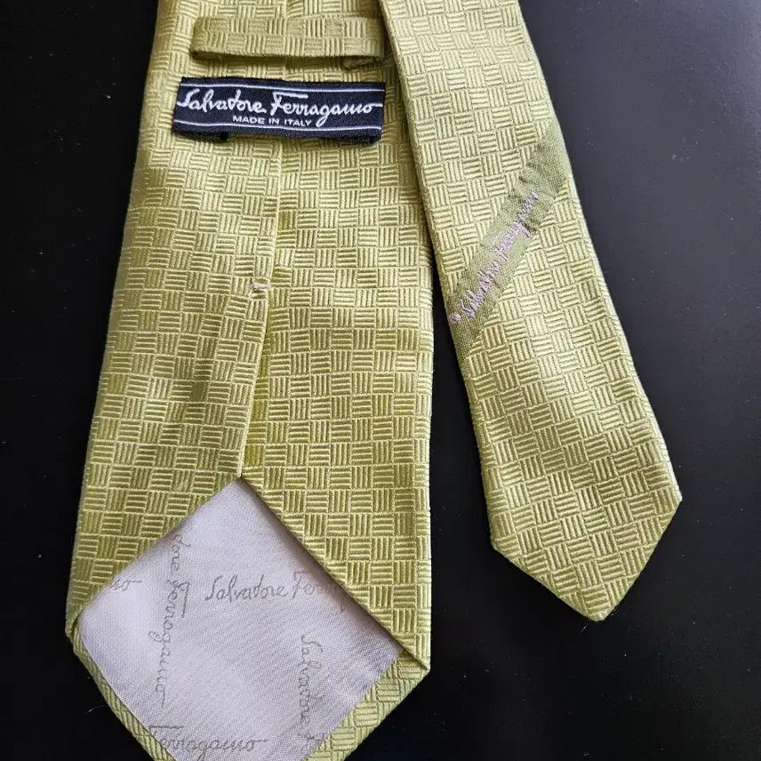[BUNJANG] Salvatore Ferragamo 100% Silk Tie / 페라가모 실크100 넥타이