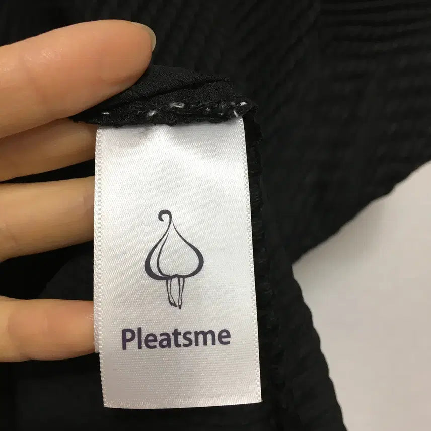 [SOLD OUT] 2025 플리츠미 블라우스 티셔츠