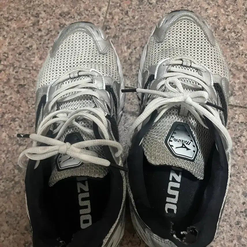 [BUNJANG] Mizuno Athletic Shoes Size 265 / 미즈노 운동화